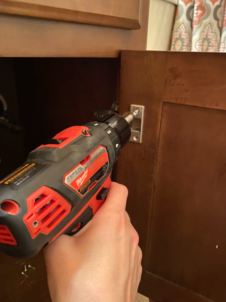Removing Hardware from Cabinet Before Painting It