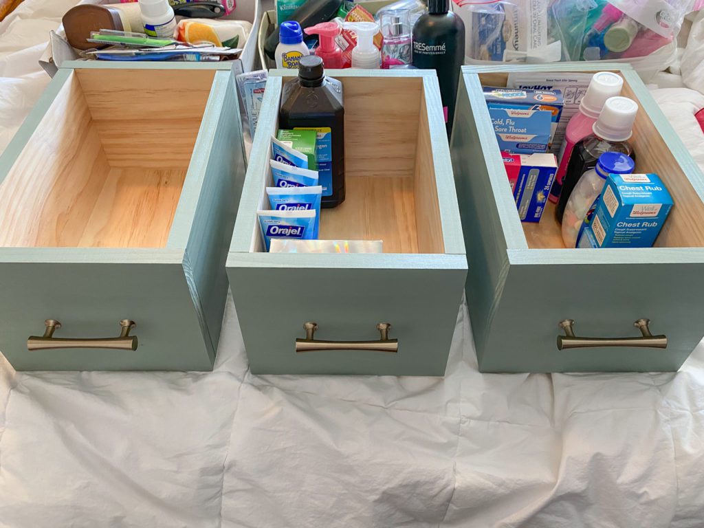 Filling wood boxes with medicine