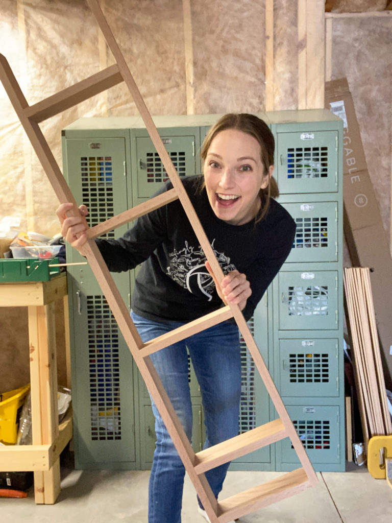 Assembled ladder for bookshelf