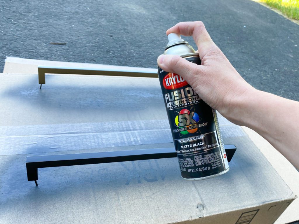 Spray painting hardware